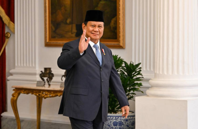 Potret Prabowo Subianto Presiden Indonesia di depan istana negara