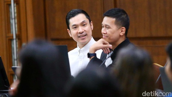 Potret Harvey Moeis Bersama Tim Kuasa Hukum