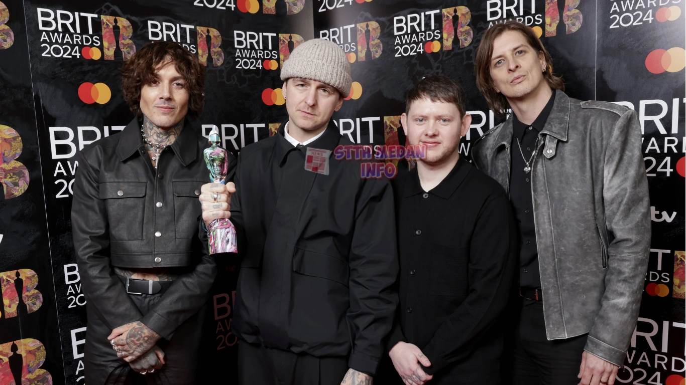 Potret Band Hardcore dari Inggris, Bring Me The Horizon di Event BRIT Awards 2024 - Getty Images