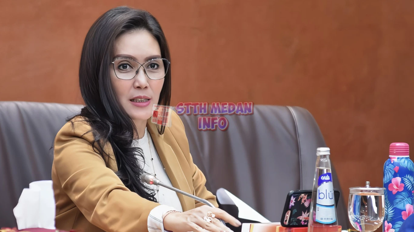 Potret Rieke Diah Pitaloka Saat Rapat DPR - Riaunews