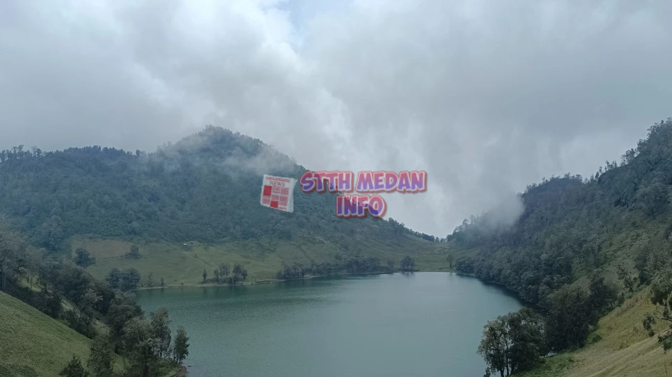 Potret Danau Ranu Kumbolo di Lereng Gunung Semeru - Kompas