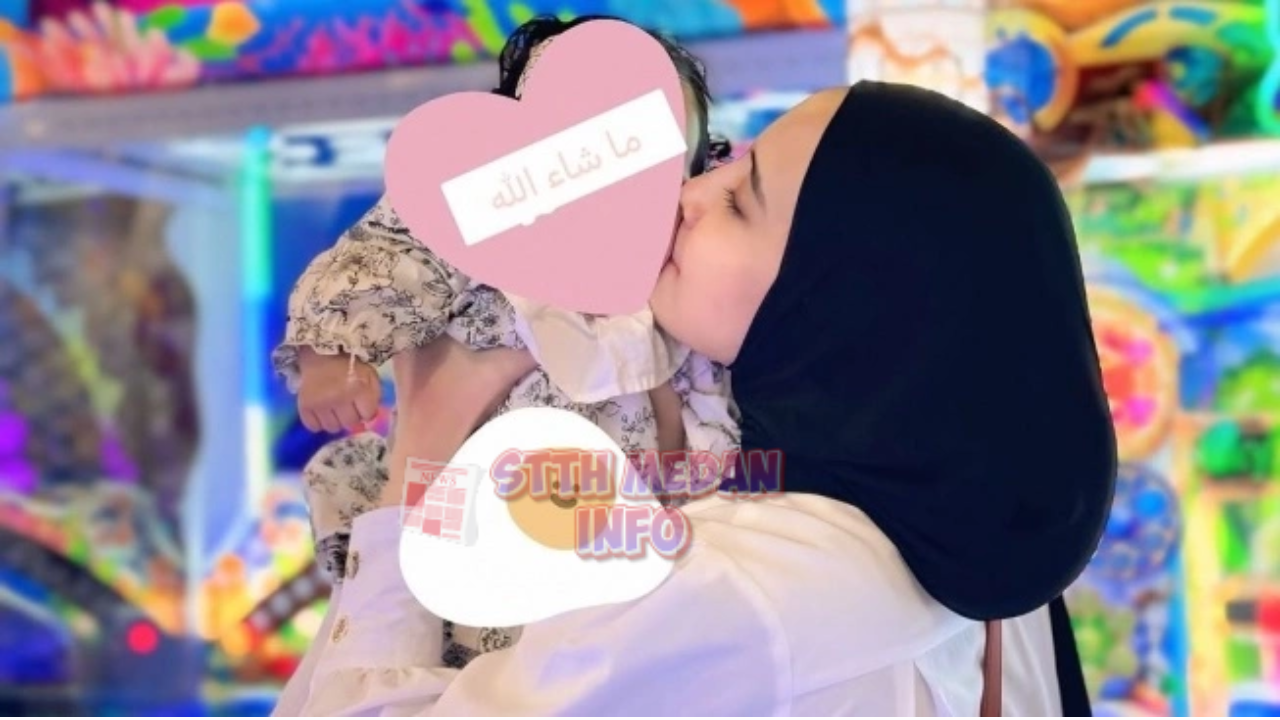 Zaskia Sungkar bersama anak adopsinya. (c) Instagram @zaskiasungkar15