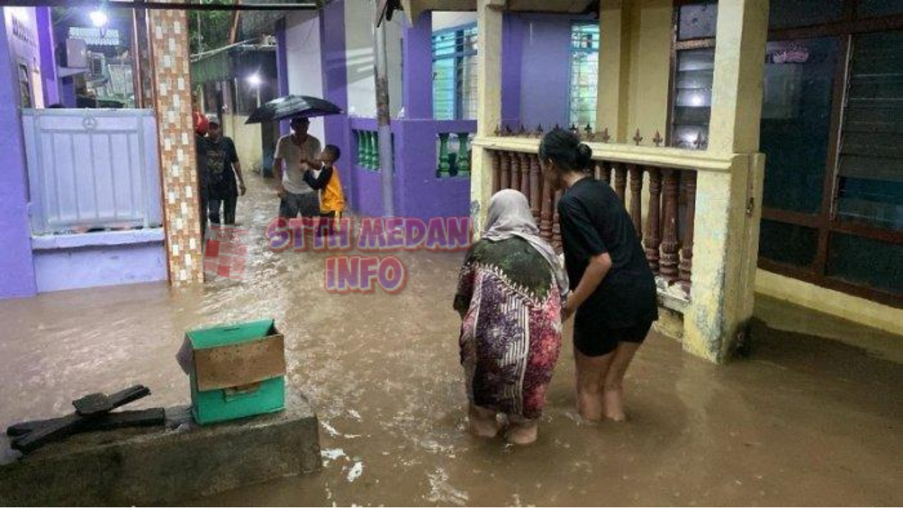 Bencana banjir yang terjadi akibat hujan deras di Bandar Lampung beberapa waktu lalu menyisakan kesedihan bagi masyarakat. (c) Tribunlampung.co.id/Bobby Zoel Saputra