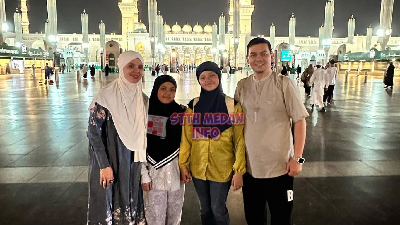 Potret Indra Bekti Bersama Keluarga Saat menjalankan Ibadah Umroh - Instagram Indrabekti