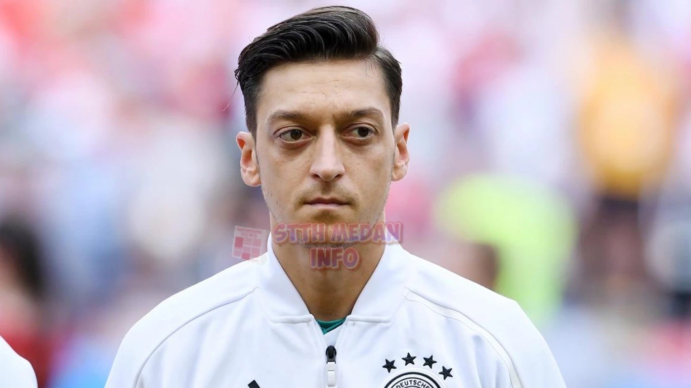 Potret Mesut Oezil - DW.com