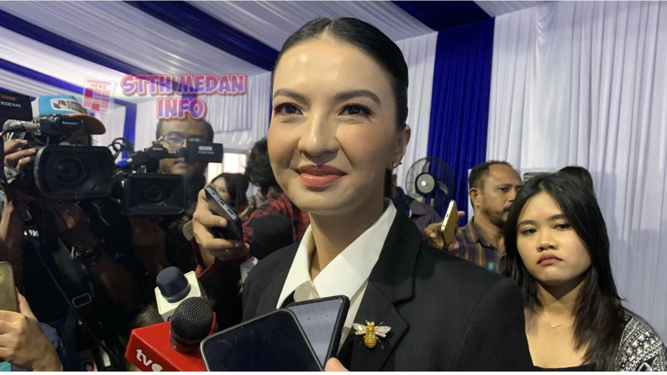 Raline Shah Dalam Pelantikkannya sebagai Staf Khusus Komdigi - Kompas