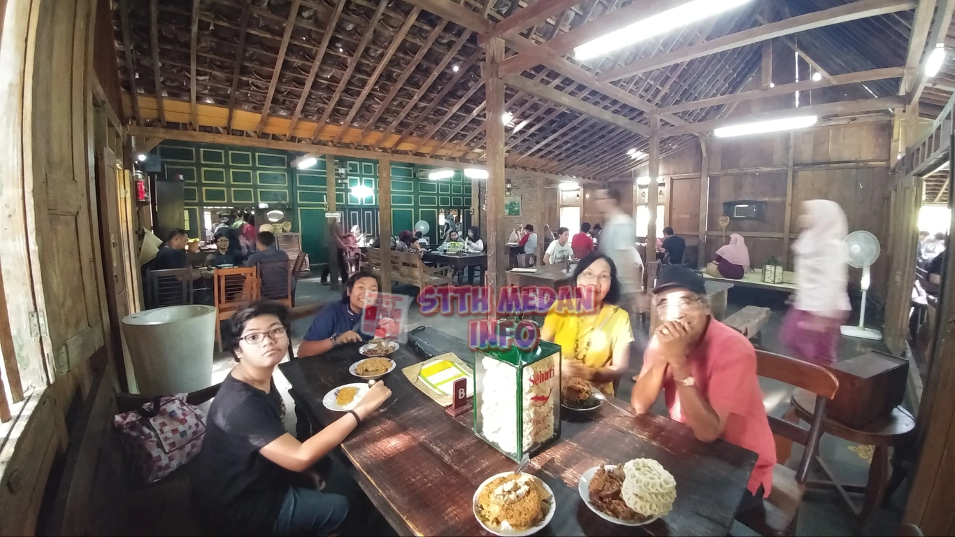 Salah Satu Tempat Kuliner Populer di Jogja, Warung Kopi Klotok - HaryoPrast