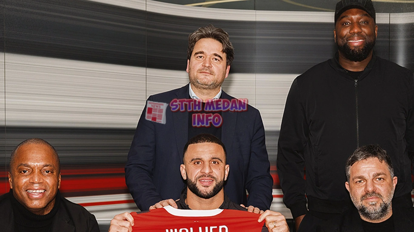 Michael Rankine (Diatas) Bersama Kyle Walker - Thesun.co.uk