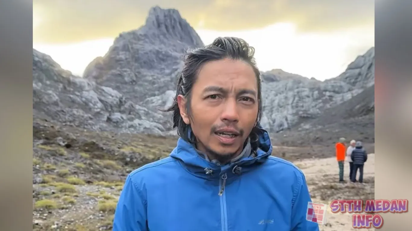 Potret Fiersa Besari di Gunung Carstensz Pyramid - Instagram