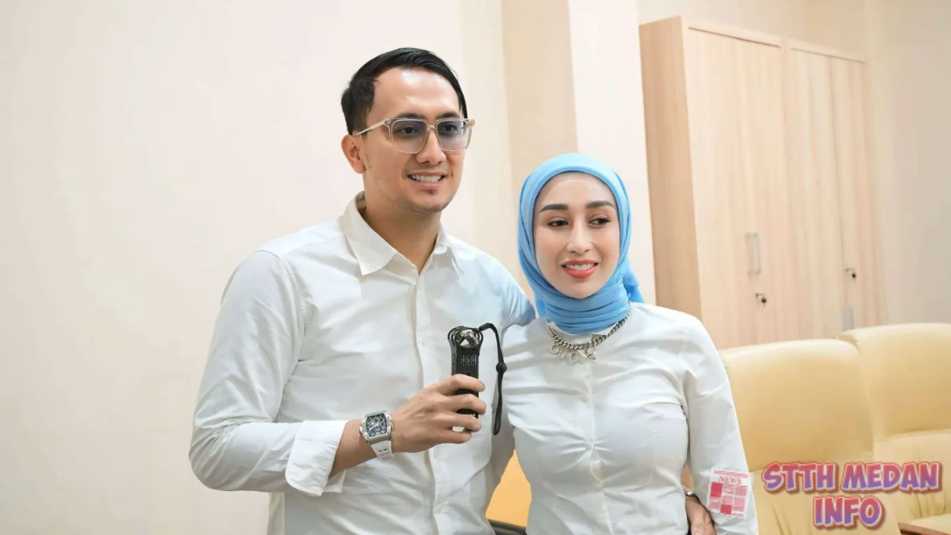 Potret Reza Gladys dan Suami - RRI